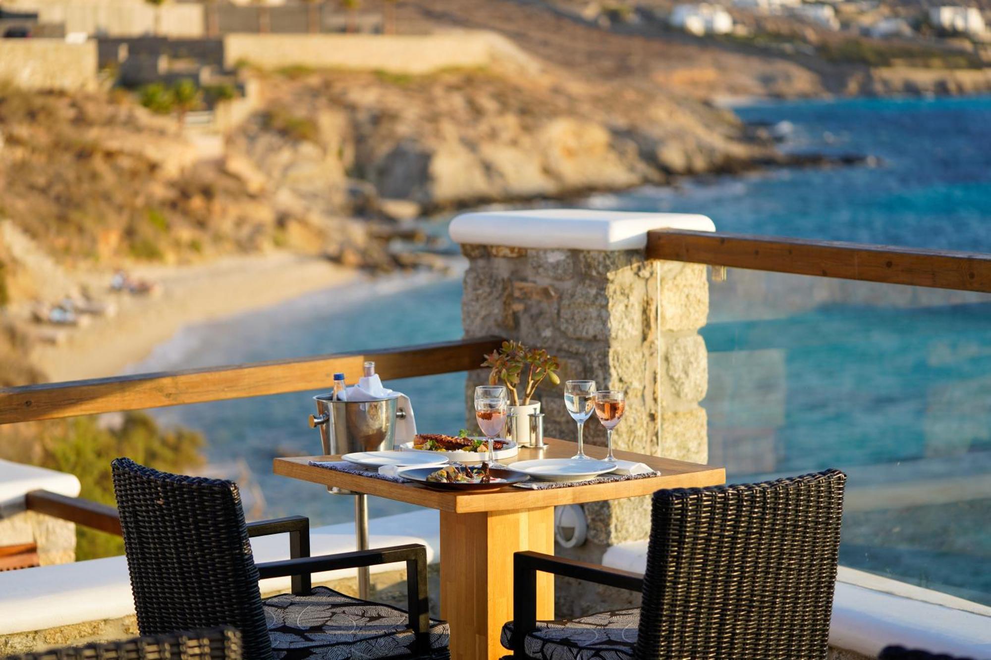 Saint John Hotel Villas & Spa Agios Ioannis Diakoftis Exterior foto A table set for dinner at a restaurant in Mykonos, Greece