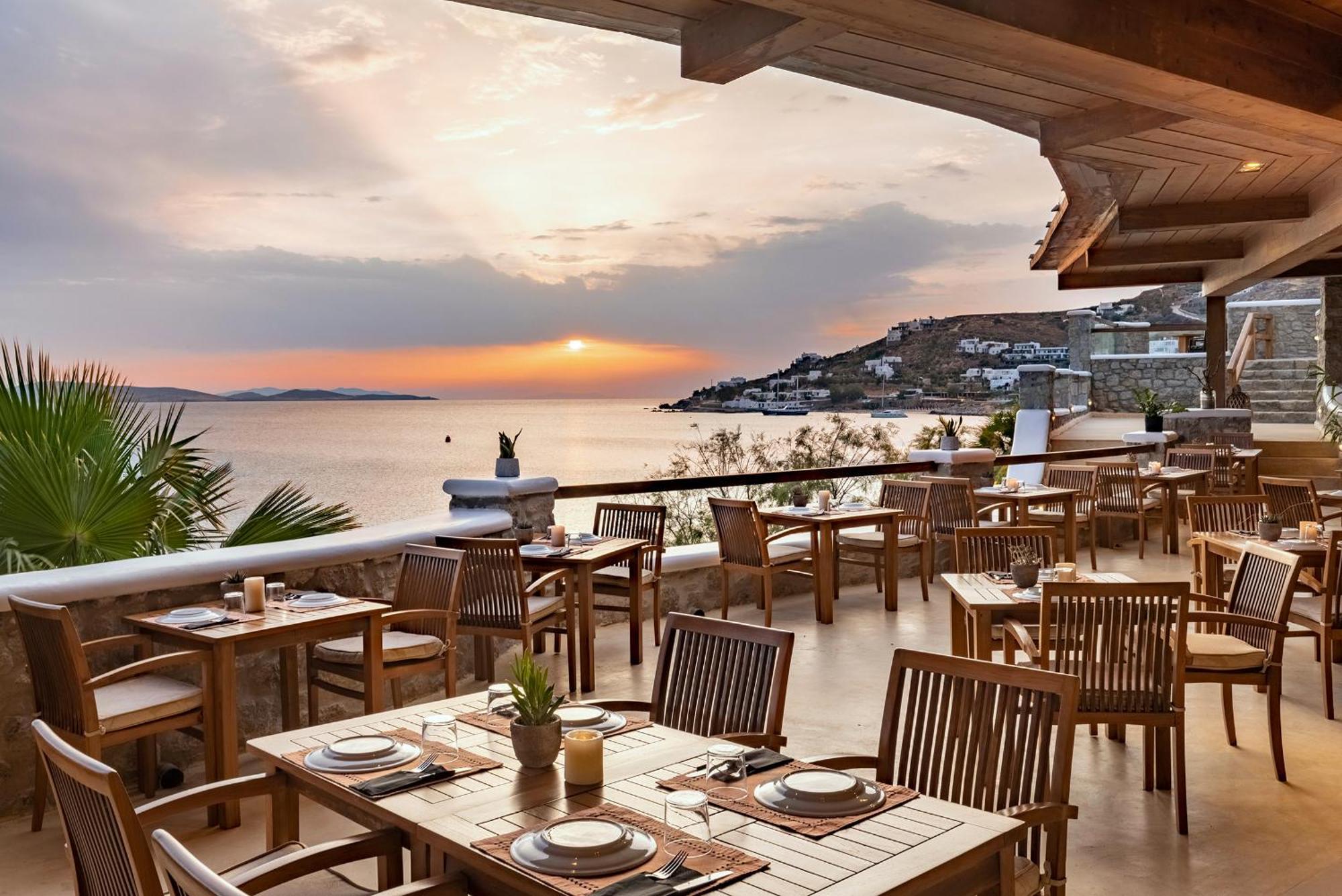 Saint John Hotel Villas & Spa Agios Ioannis Diakoftis Exterior foto Sunset at the Mykonos Grand Resort