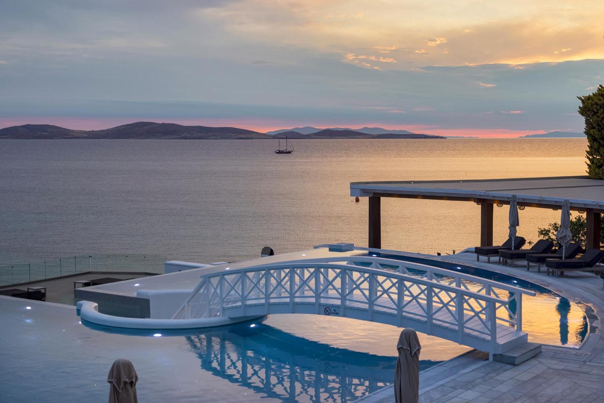 Saint John Hotel Villas & Spa Agios Ioannis Diakoftis Exterior foto Sunset at the Mykonos Villa
