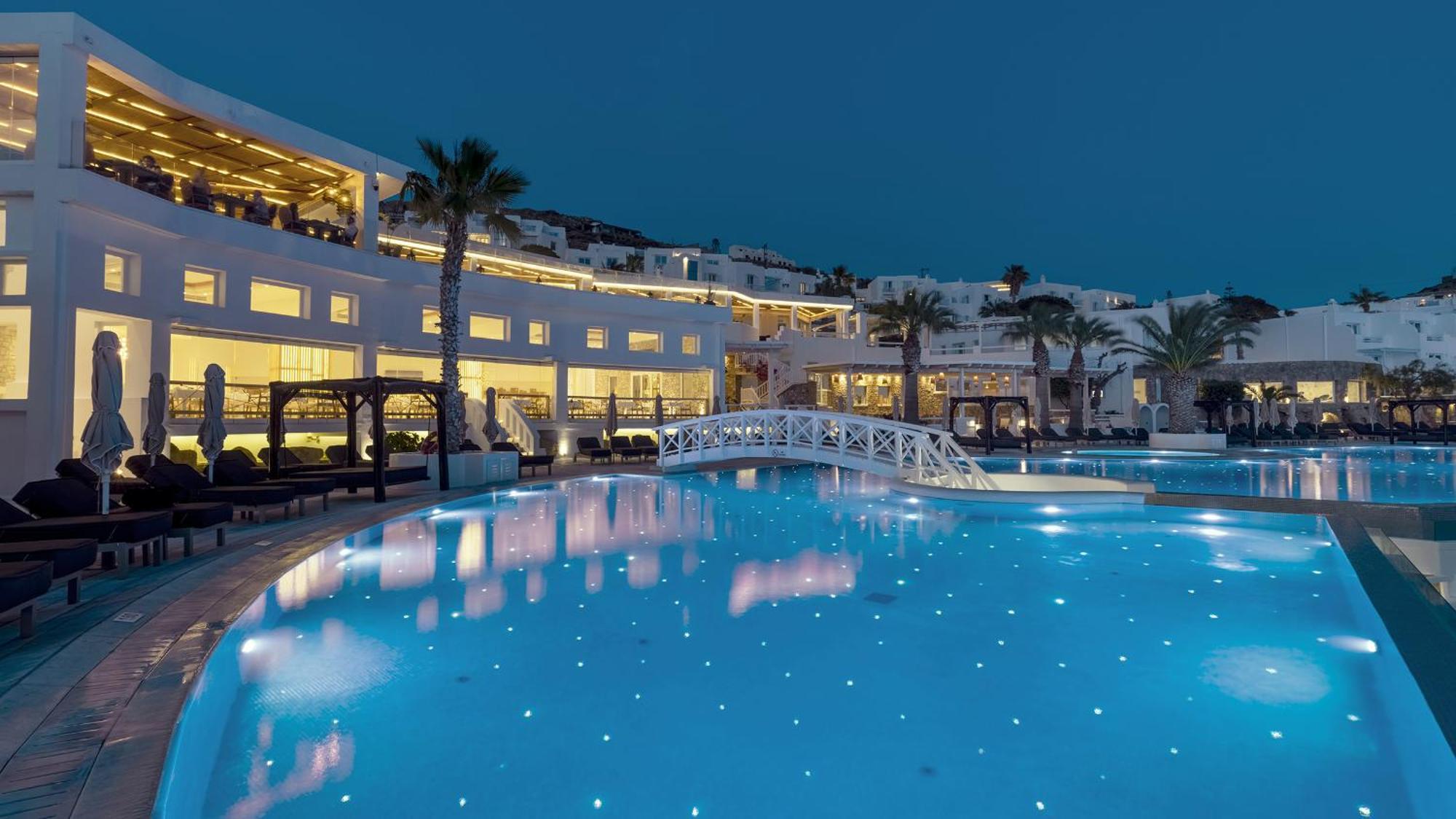 Saint John Hotel Villas & Spa Agios Ioannis Diakoftis Exterior foto The resort at night