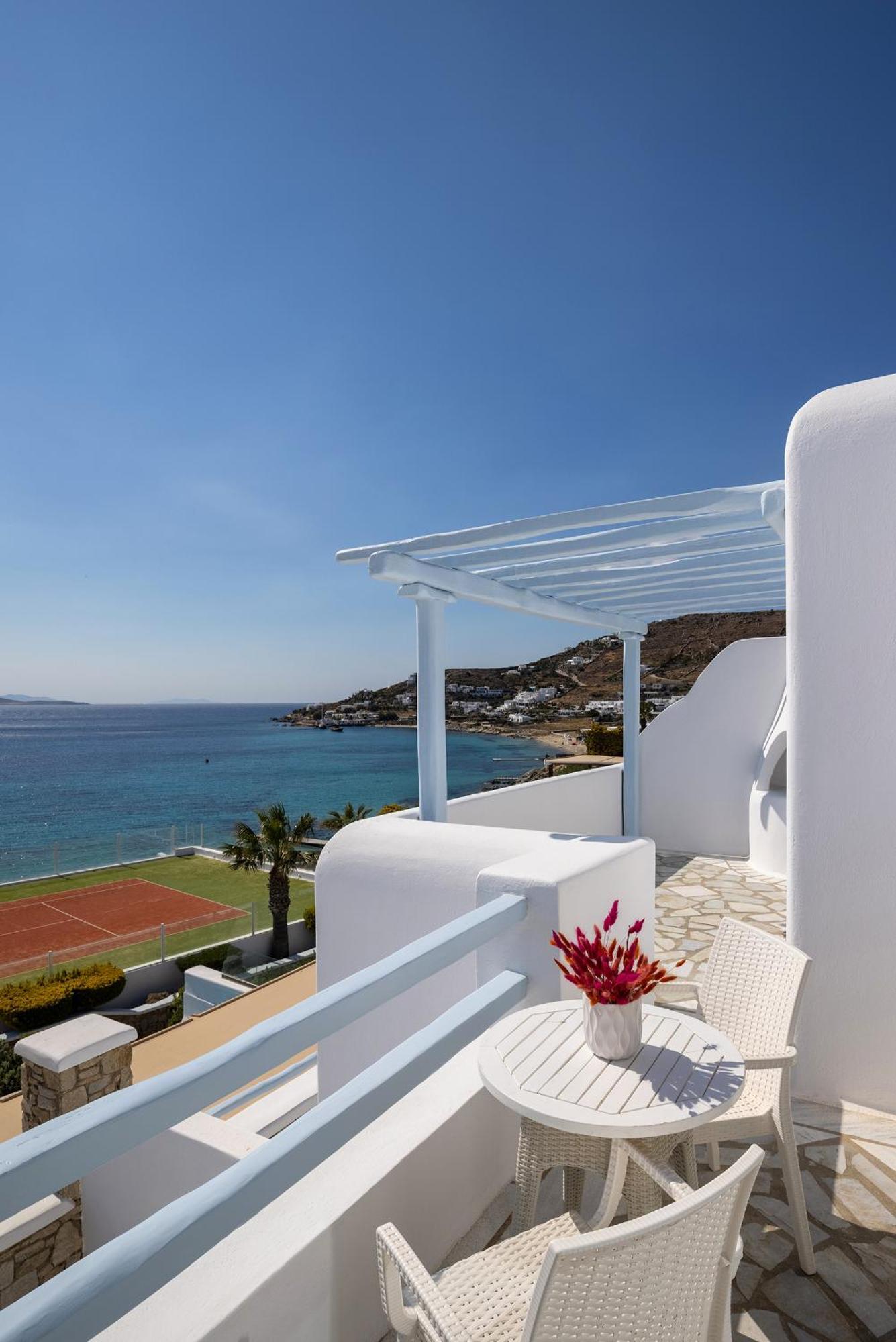 Saint John Hotel Villas & Spa Agios Ioannis Diakoftis Exterior foto A view of the Aegean Sea from a hotel in Mykonos