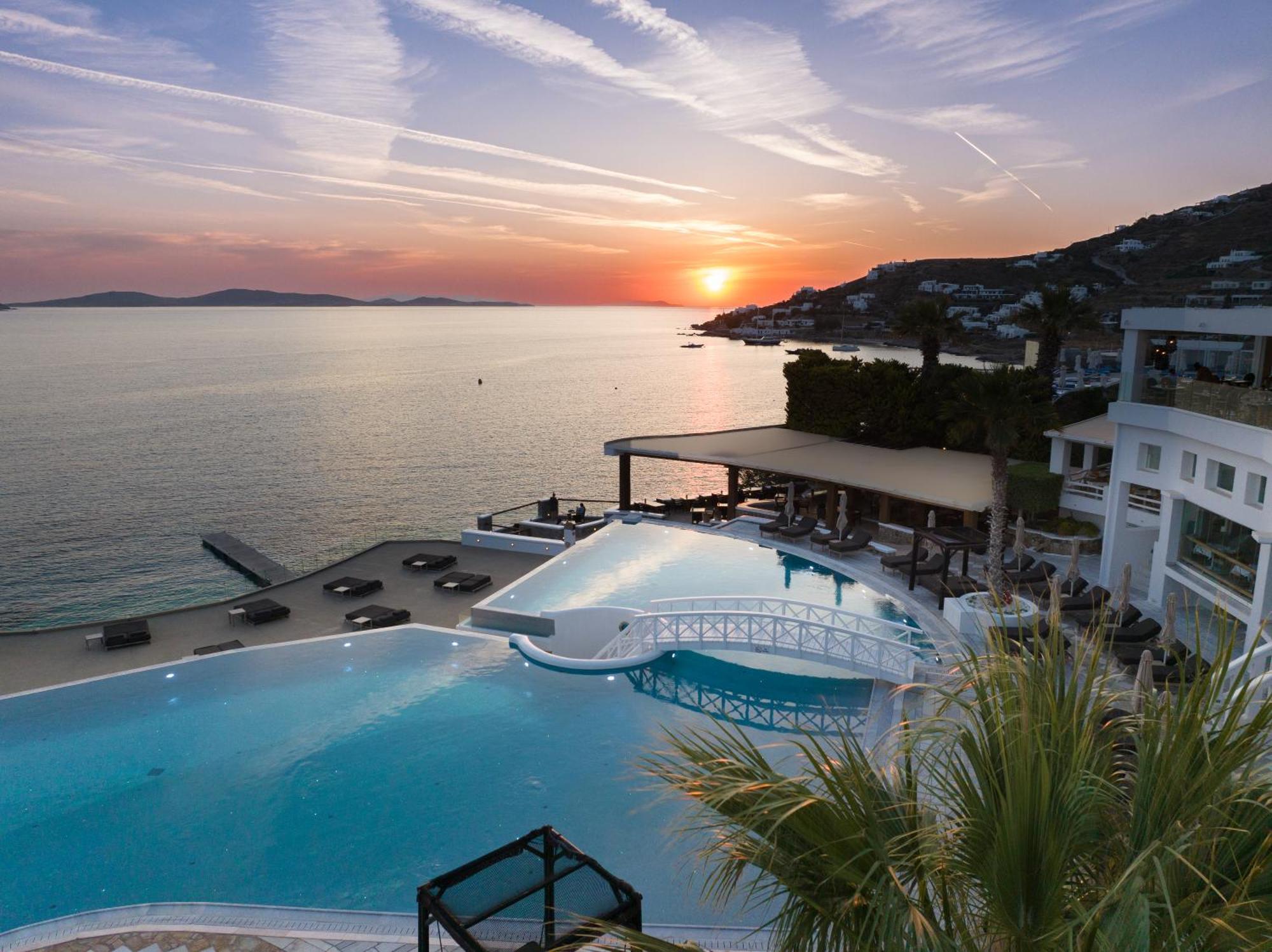 Saint John Hotel Villas & Spa Agios Ioannis Diakoftis Exterior foto Sunset at the Mykonos Grand Resort
